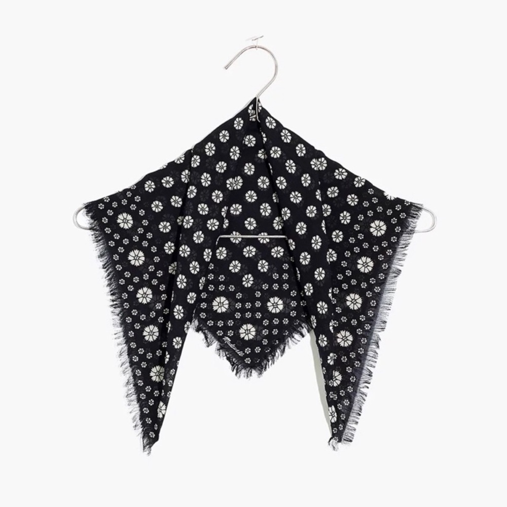 Fringe detail scarf